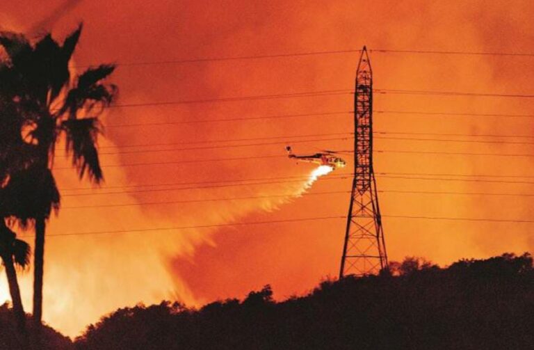 Los Angeles: Water shortages hamper firefighting efforts